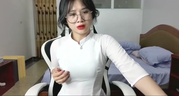 Clip sex Anna Gau33 em nữ sinh áo dài đang livestream